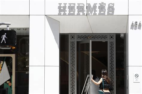 furto borse hermes|Milano, furto da Hermes: rubate borse per 90mila euro .